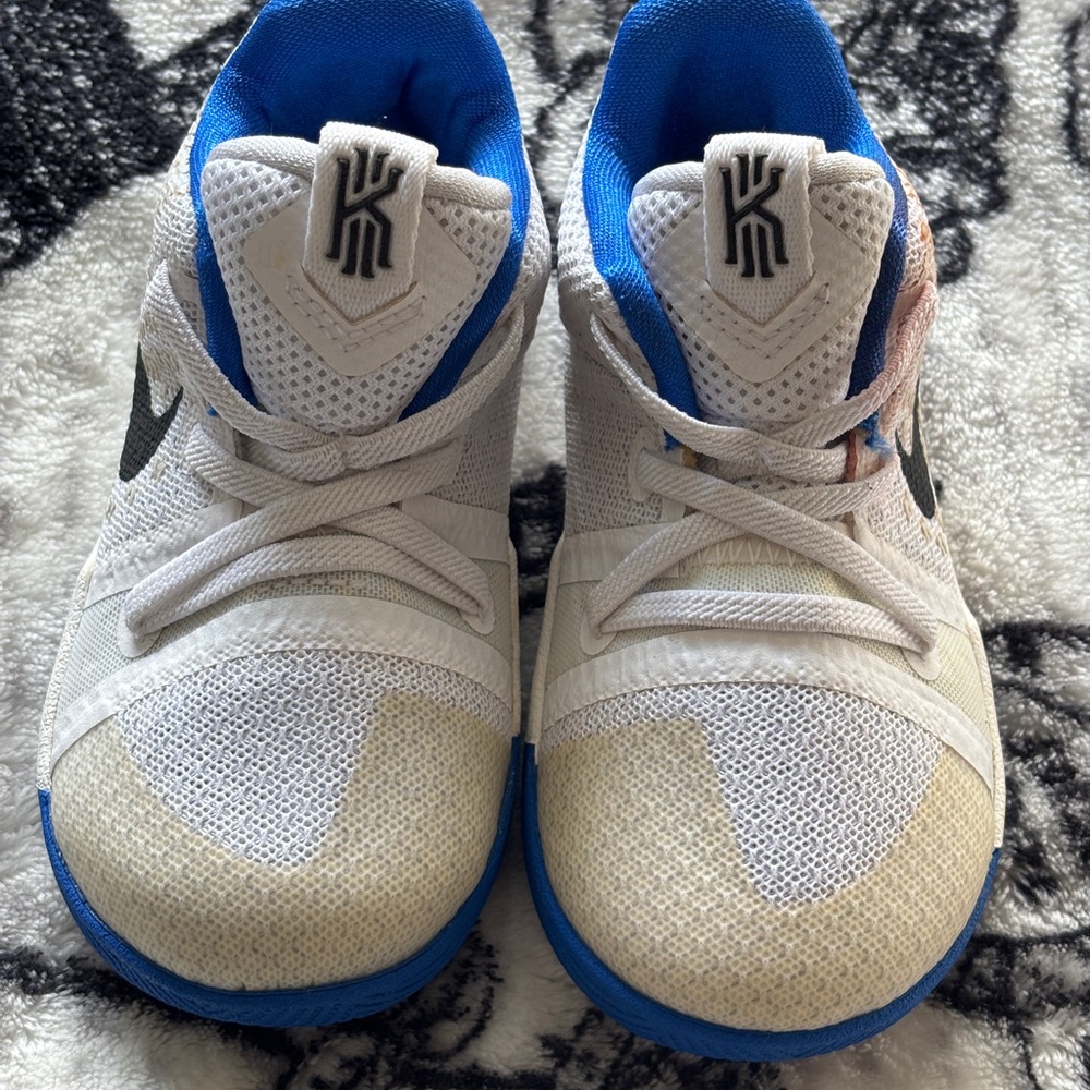 Nike Kyrie 3 Toddler Size 8C White Blue Athletic Shoes Sneakers 869984-102